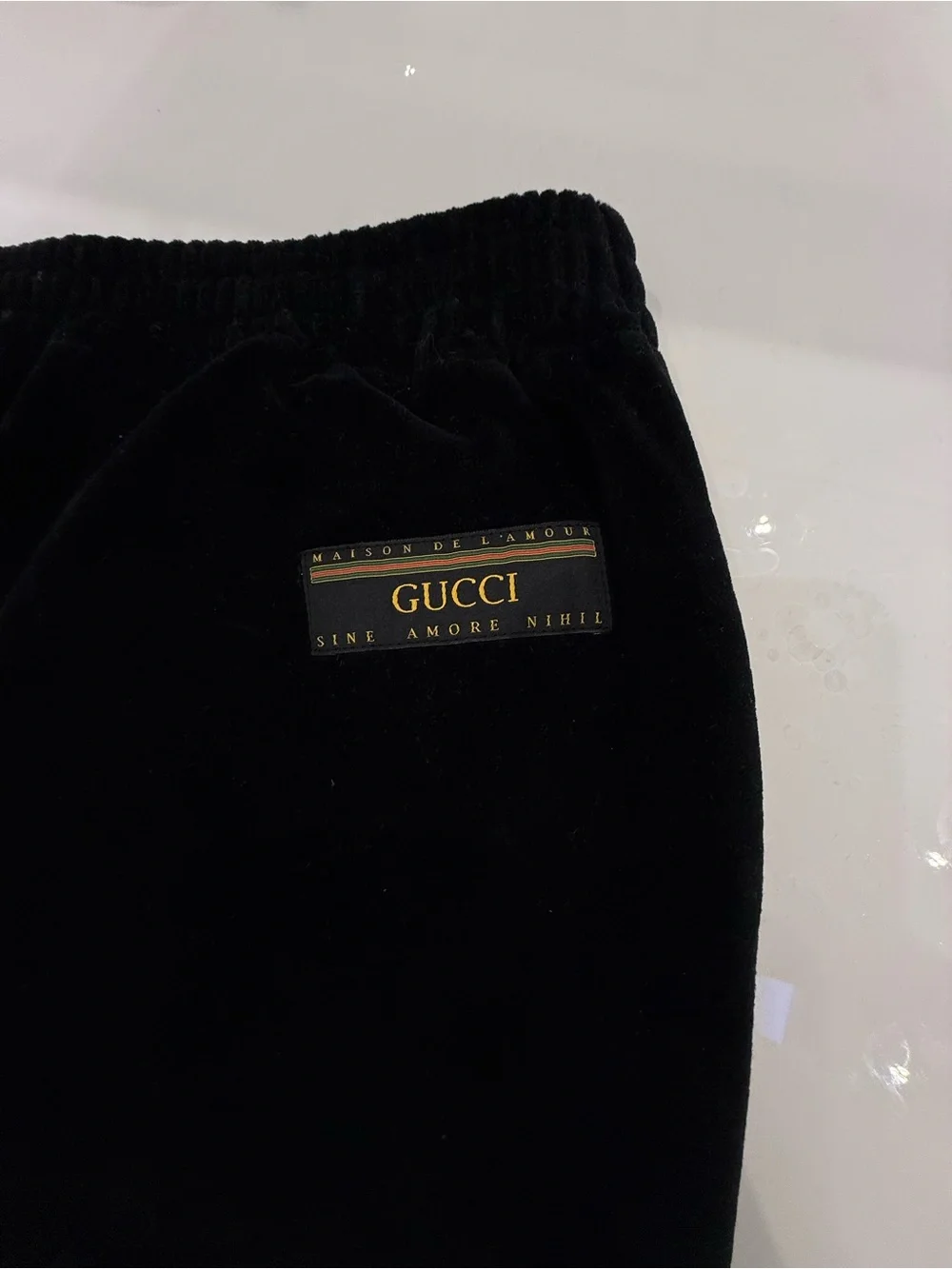 Gucci Black Joggers with Red Side Stripe and Logo Patch, size 10 Y - Picture 3 of 5